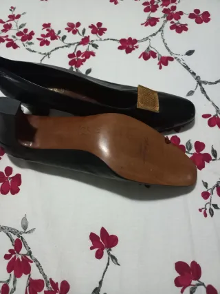 Zapatos de tacónD' ANTONIO HOYO negros y dorados