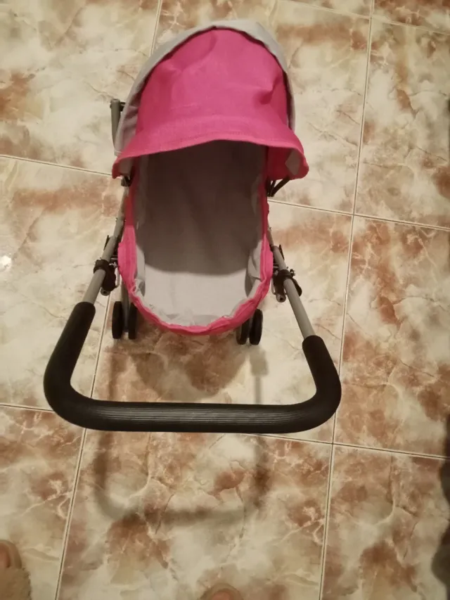 Silla de paseo para muñeco rosa