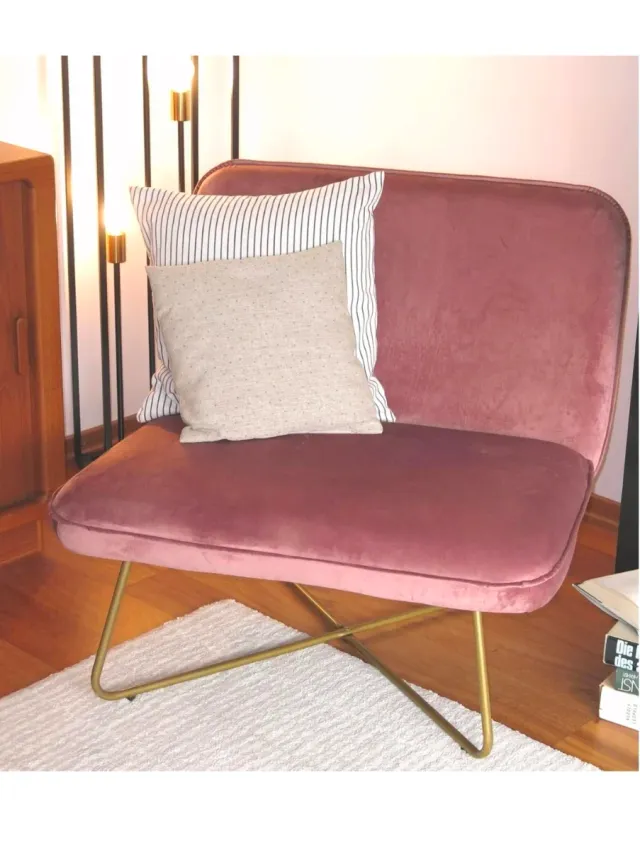 Sillón de terciopelo nuevo en su caja con patas