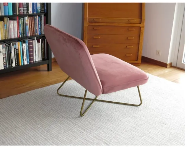 Sillón de terciopelo nuevo en su caja con patas