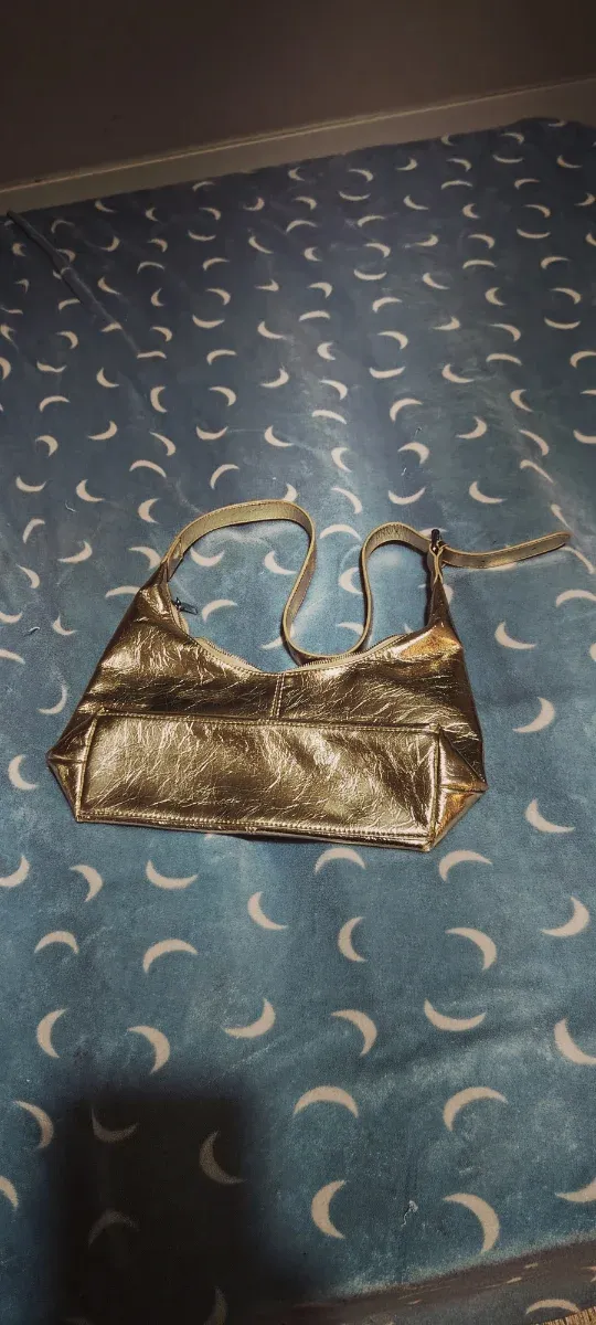 Bolso dorado mujer