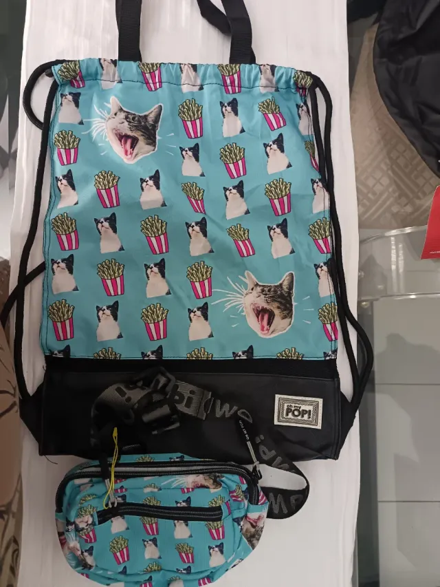 Mochila y riñonera gatos y patatas fritas