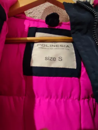 Abrigo calentito con capucha