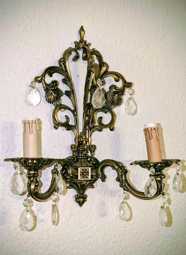 Aplique de pared dorado con cristales