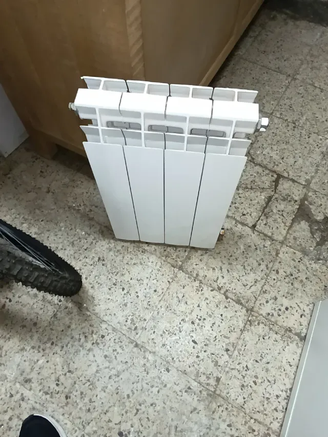 3 Radiadores de metal blancos