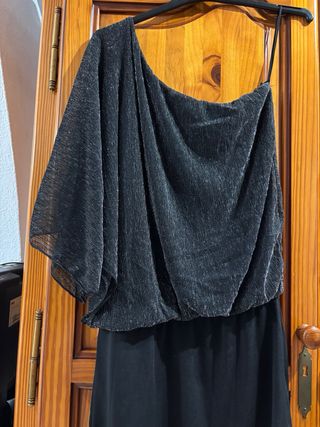 Vestido negro asimétrico brillante