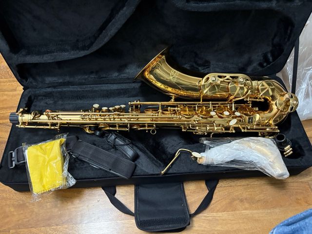 Saxofón Tenor Dorado