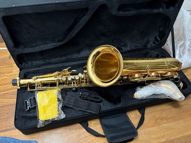 Saxofón Tenor Dorado