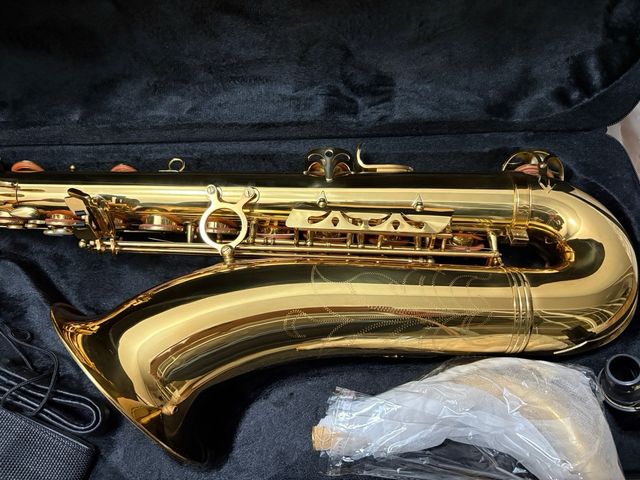 Saxofón Tenor Dorado