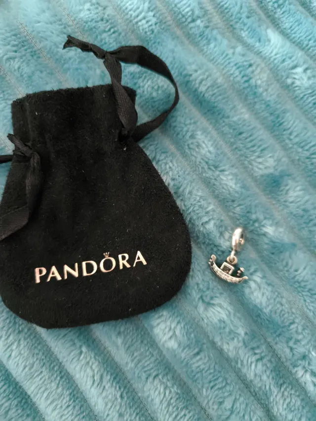 Charm Pandora exculivo venecia Plata