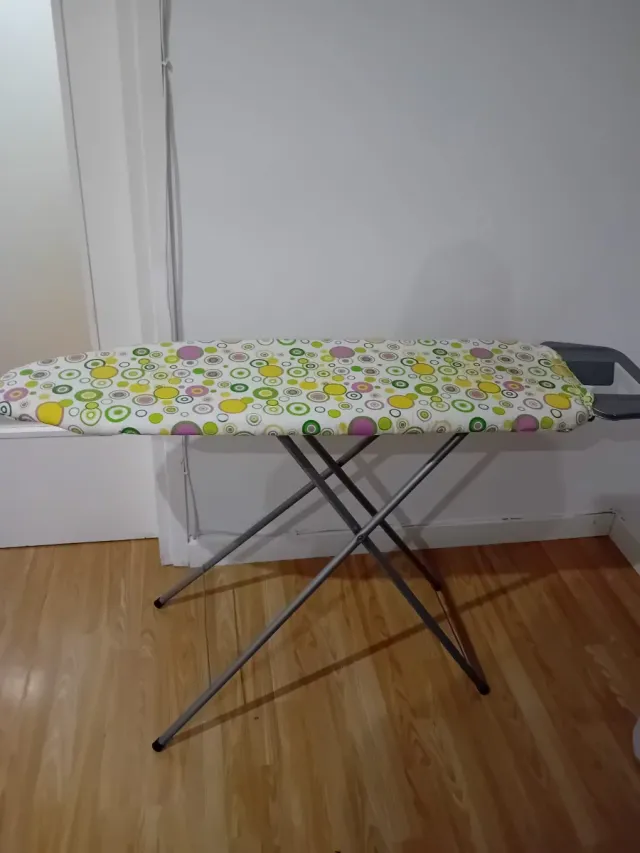 Tabua de passar roupa dobrável