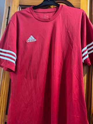 Camiseta deportiva Adidas roja