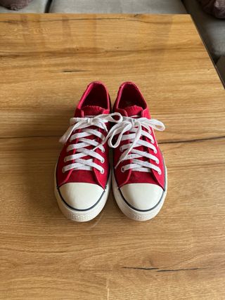 Zapatillas Levi's rojas talla 36