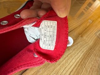 Zapatillas Levi's rojas talla 36