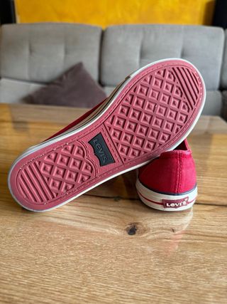 Zapatillas Levi's rojas talla 36