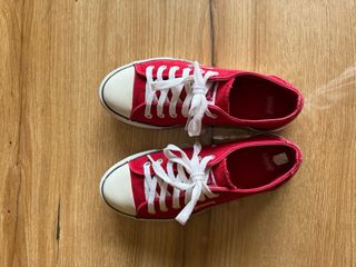 Zapatillas Levi's rojas talla 36