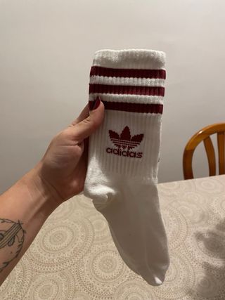 Calcetines Adidas Blancos con Rayas Rojas