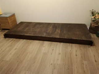 Tarima de madera maciza Anc.2,50m. Lar 1m.Alt. 17c