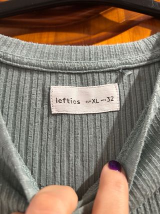 Camiseta verde oliva con volantes