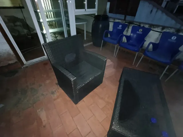 2 sillones y mesa resina exterior