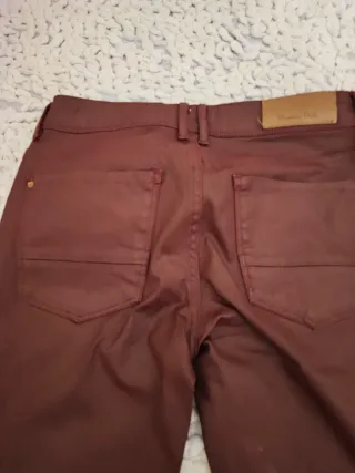 Pantalón mujer efecto piel burdeos