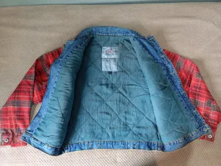 Chaqueta vaquera mangas cuadros rojas
