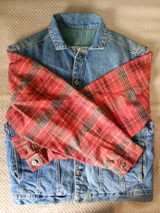 Chaqueta vaquera mangas cuadros rojas