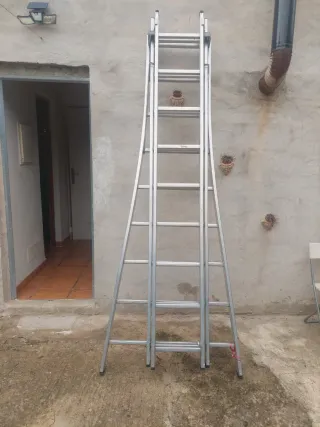 Escalera extensible de hasta 7m de tres tramos.
