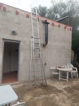 Escalera extensible de hasta 7m de tres tramos.