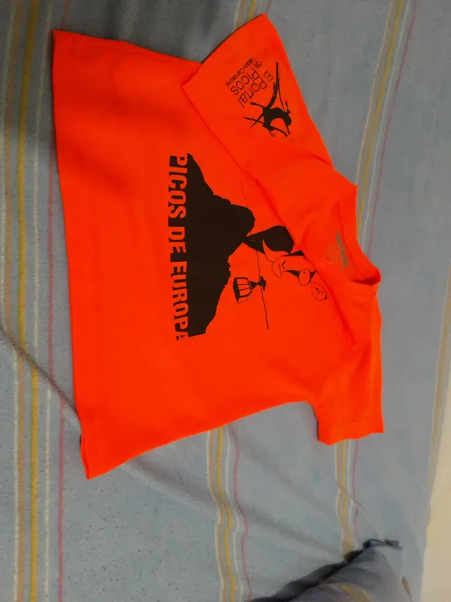 Camiseta Nike Picos de Europa Talla 7-8 años