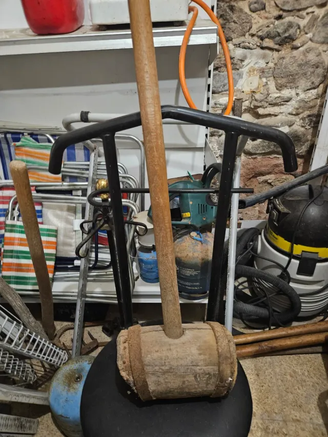 Mazo de madera antiguo