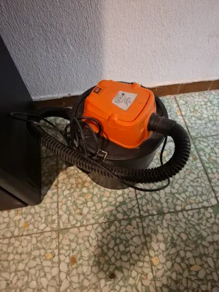 Aspiracenere arancione e nero