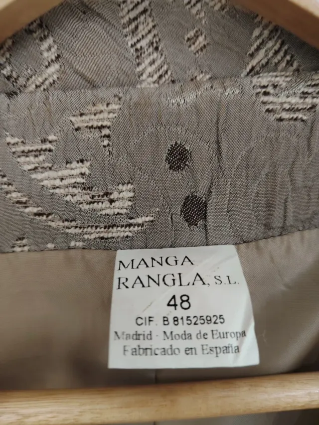 Conjunto chaqueta y falda estampado