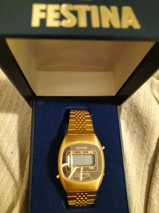 Reloj Festina Cronógrafo Dorado LCD