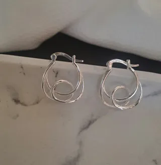 Pendientes Aro Plata Diseño Entrelazado