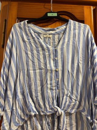 Camisa de rayas azules y blancas talla S