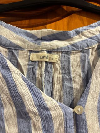 Camisa de rayas azules y blancas talla S