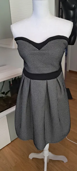 Vestito a pois nero e bianco