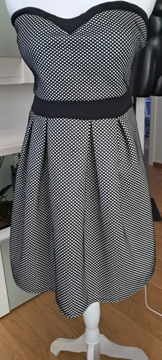 Vestito a pois nero e bianco