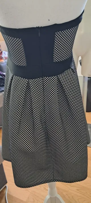 Vestito a pois nero e bianco