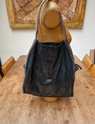 Bolso Piel Negro Brillante Cadena Plata