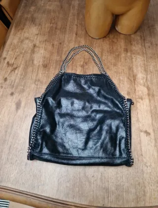 Bolso Piel Negro Brillante Cadena Plata