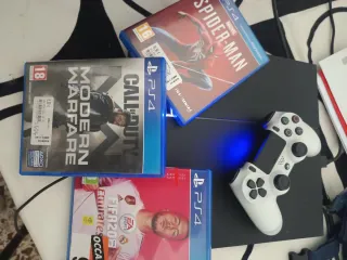 Playstation 4 1TB + 16 Giochi + 1 Controller