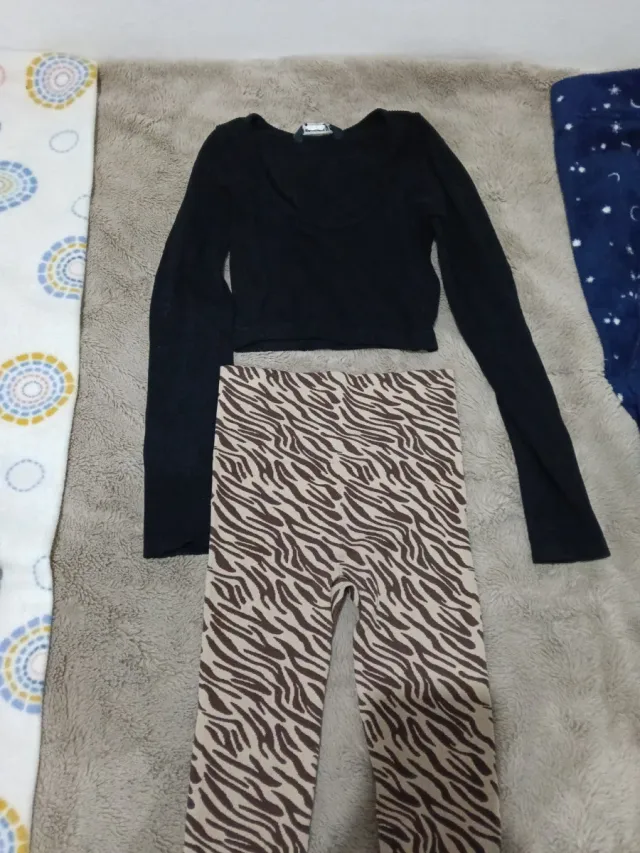 Conjunto Stradivarius Crop Top y Leggings