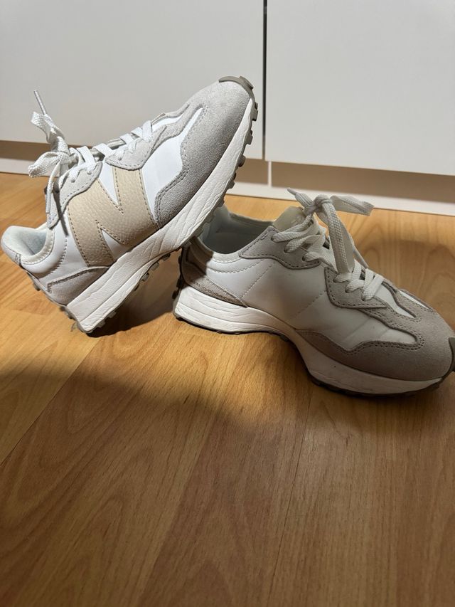 New Balance 327 Beige y Blanco