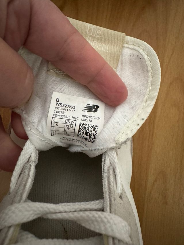 New Balance 327 Beige y Blanco