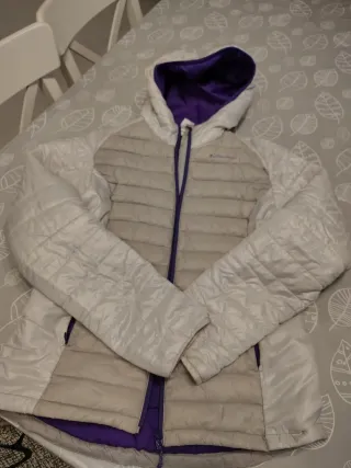 Chaqueta de plumas mujer beige y morado