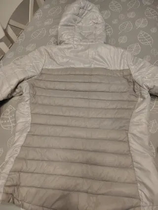 Chaqueta de plumas mujer beige y morado