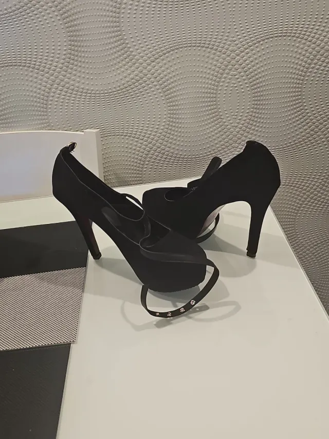 Zapatos de ante negros tacón