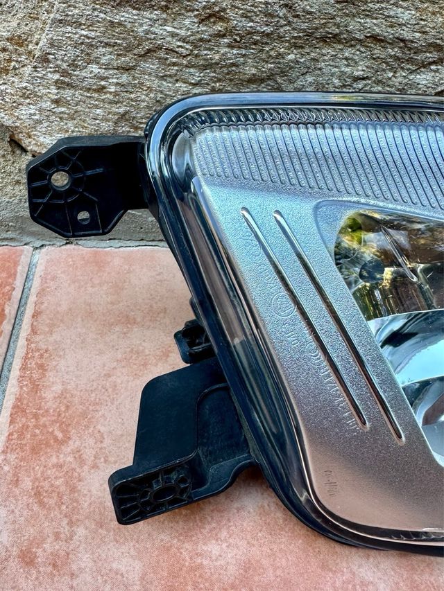 Faro antiniebla delantero izquierdo Ford Fiesta